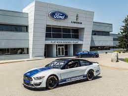 Instead, ford has facelifted the racer with similar looks to the mustang gt, including the sharp new. Chrom Flammen Cod Mustang Nascar Cup Rennwagen