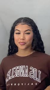 Ideia de penteado para cabelos cacheados versão solto 🤍✨ #hairtutorial  #cabelocacheado #hairstyle #curlyhair #penteado #cachostiktok  #penteadosfaceis