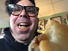 Are there differences between cheeseburgers at Brewhouse, Juke Box, and  Festhaus?