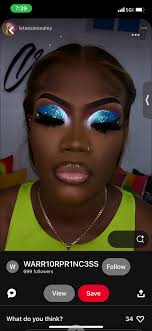 Hi I'm looking for the guy that cleans trainers iv just got pink lipstick 