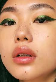 Beauty Trend Green Eyeshadow Cat Eye Makeup Eye Makeup Makeup Inspo