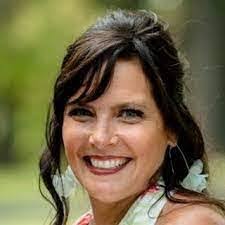 Gina Novoa's Instagram, Twitter & Facebook