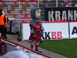 26' — удар мимо ворот — мбабу кевин. Ritter Keule 1 Fc Union Berlin Alte Forsterei Foto Bild Sport Ballsport Fussball Bilder Auf Fotocommunity