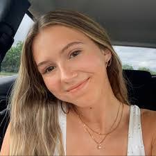 Lisa Engleman's Instagram, Twitter & Facebook