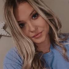 Kara Connell's Instagram, Twitter & Facebook