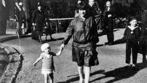 Media in category esther bejarano the following 61 files are in this category, out of 61 total. Esther Bejaranos Leben In Bildern Ndr De Geschichte Menschen