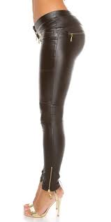 Ce pantalon enduit, orné de bandes côtés avec jeux de surpiqûres ton sur ton, sublime la silhouette et vous assure un style résolument rock. Pantalon A Effet Enduit Femme Detail Zip Noir