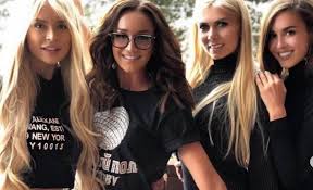 «что случилось с вашей сестрой? Udar Nizhe Poyasa Posle Skandala Anna Buzova Stala Druzhit S Kostenko Radi Mesti Sestre Set