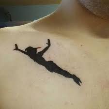 27 Minimalist Peter Pan Tattoos To Remind You To Never Grow Up Peter Pan Tattoo Disney Tattoos Tattoos For Guys