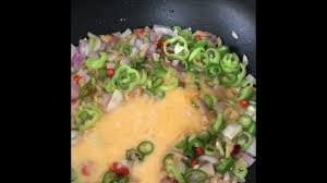 Udang dibersihkan dan digaul dgn garam dan serbuk kunyit. Resepi Lobak Masin