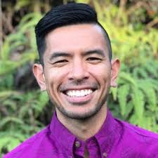 UH Hilo undergraduate researcher examines Hawai'i's native and nonnative  bee habitats