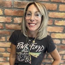 Nina Whitney's Instagram, Twitter & Facebook