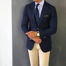 E' il caso, ad esempio, dei modelli arricchiti da pailettes all over o di quelli realizzati in colori come l'oro e l'argento e decorati con pietre luminose. Matrimonio Estivo Idee E Outfit Per L Invitato Vervemagazine