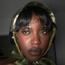 Courtenay Brown's Instagram, Twitter & Facebook