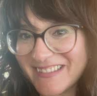 Lindsay Bays's Instagram, Twitter & Facebook