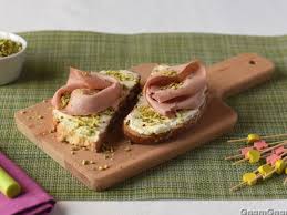 I tramezzini sono un piatto fresco, veloce, semplice da preparare, ma anche molto versatile e gustoso, ideale per un aperitivo o per un buffet. Ricette Antipasti Estivi Ricette Con Foto Passo Passo