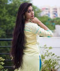 And the best part of this look is that it takes literally 10 minutes to do as it just involves a simple braid and putting on a chotli. 1 705 Likes 116 Comments Priyanka Rachamalla Priyankav Rachamalla On Instagram Aurelia Womenswear Indian Hairstyles Long Hair Styles Long Hair Women