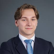 Beste netwerk, Met trots kan ik meedelen dat ik mijn Master in de Rechten  aan de Universiteit Antwerpen heb behaald. Daarnaast ben ik vereerd om aan  te kondigen dat ik in september