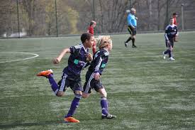 Remco evenepoel (21) heeft iedereen nog eens de mond gesnoerd. Patrick Vercruysen On Twitter Cyril Ngonge In Actie In Het Shirt Van Anderlecht Waar Hij Te Weinig Speelkansen Kreeg Het Blonde Kereltje Op De Foto Is Remco Evenepoel De Grote Voetbalbelofte Die