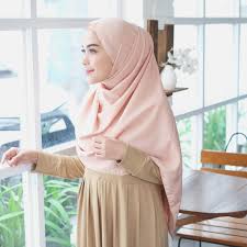 Jika kamu senang menggunakan warna peach dan sedang mencari paduan warna ini, maka berikut 13. Padanana Warna Untuk Fesyen Terkini 2018 Mybaju Blog