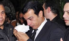 عزل حسين الشحات ومحمود كهربا في كأس العالم بسبب أبو تريكة. Ø´Ø§Ù‡Ø¯ Ø§Ù„Ø­Ø±ÙŠÙ‚ Ø§Ù„Ø°ÙŠ Ø£ÙˆØ¯Ù‰ Ø¨Ø­ÙŠØ§Ø© ÙˆØ§Ù„Ø¯ Ø§Ù„ÙÙ†Ø§Ù† Ø¥ÙŠÙ‡Ø§Ø¨ ØªÙˆÙÙŠÙ‚ Ø§Ù„Ù‚Ø¯Ø³ Ø§Ù„Ø¹Ø±Ø¨ÙŠ