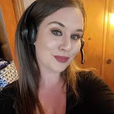 Robyn Fuller's Instagram, Twitter & Facebook