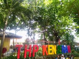 Di pantai kenjeran lama, anda bisa melakukan kegiatan wisata pantai seperti pada umumnya, yaitu bermain di tepi pantai, naik perahu, bermain pasir, menikmati kuliner di sekitar pantai dan sebagainya. Taman Hiburan Pantai Kenjeran Lama Dengan Wajah Barunya Permata Pengalamanku Lifestyle Blogger