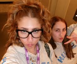 Hope Donovan, aka Nervous Giraffe (@thehumanhope) • Instagram photos and  videos