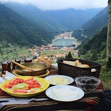 Gallo و إطلالة ساحرة على بحيرة أوزنجول مجلة روج روج Rougemagz