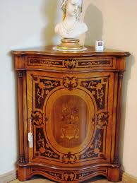 Vicco kommode set ruben schubladen sideboard mehrzweckschrank schrank eck kommode weiß 4 2 von 5. Klassische Eckschrank Fur Wohnzimmer In Franzosisch Stil Idfdesign