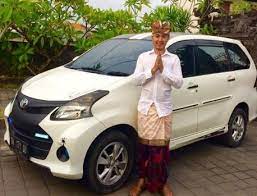 Harga rental / sewa mobil di bali dengan supir dijamin transparan hanya di kuta rental yang menyajikan beragam jenis kendaraan roda 4 (mobil rental) yang siap anda gunakan sebagai pelengkap perjalanan tujuan wisata di pulau syarat dan ketentuan sewa mobil dengan supir dan bbm di bali. Kenapa Sih Harus Sewa Mobil Di Bali Dengan Supir Korina Tour