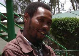 Tahidi high omosh whose real name is peter kinuthia is one of the most liked and energetic actor in kenya. Tahidi High S Omosh Begs For Menial Jobs Again Kenyans Co Ke