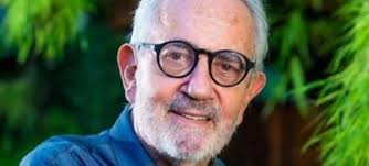 He was an actor and writer, known for os mendigos (1963), o primeiro amor (1972) and órfãos da terra (2019). Lffthe4xte4dlm
