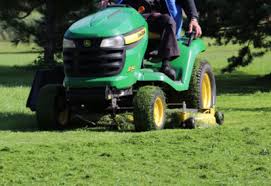 I haven't seen it look this bad in years so it took me a while to figure out what was wrong with it. Cutting The Grass 4 Mowing Mistakes To Avoid For A Better Lawn