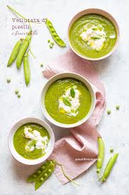 È ottima sia calda che tiepida o fredda. Vellutata Di Piselli Alla Menta Con Stracciatella Panelibrienuvole