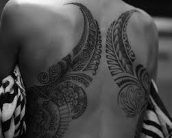 Polynesische Maori Tattoos Frau Ruecken Tribal Floral Maoritattoosmen Polynesian Tattoo Maori Tattoo Tribal Tattoos