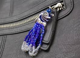 Also habe ich mir über ebay kleinanzeigen lederreste besorgt. Schlusselanhanger Basteln Diy Anleitungen