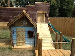 Kinderspielplatz Selber Bauen Piratenschiff Mit Schaukel Rutsche Und Kinderhaus Spielplatz Kinderhaus Kinderspielbereich