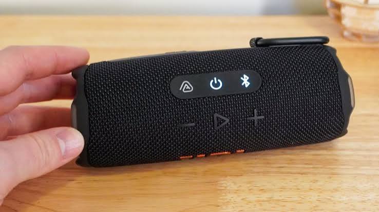 JBL Flip 7 Review: A Proven Design Gets Minor Upgrades | PCMag
