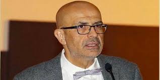 Boş zamanlarında matematik, tarih ve triller tarzı kitaplar okumayı. Enis Berberoglu Kimdir Nerelidir Enis Berberoglu Hayati Biyografisi Fotograf 1