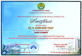 Contoh piagam penghargaan sebagai narasumber. Piagam Penghargaan Dr H Aswin Rose Universitas Riau Pekanbaru 17 Mei 2010 Dr K H Aswin R Yusuf