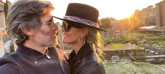 Découvrez toute l'actualité de laeticia hallyday avec gala.fr !. Laeticia Hallyday Immortalizes Jalil Lespert In Meditation Somag News