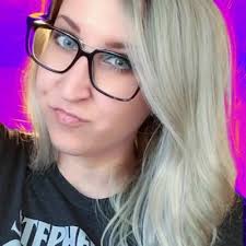 Danielle Kummer (@DanielleKummer)