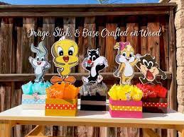 Centros De Mesa Tematicos De Looney Tunes Baby Forma Unica De Decorar Mesas De Tus Pequenos Los Baby Looney Tunes Centerpiece Decorations Looney Tunes Party