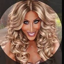 Lisa Sal's Instagram, Twitter & Facebook