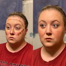 I love Nicole's Hair and make up. She looks beautiful!!