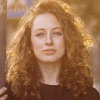 Naomi Stern's Instagram, Twitter & Facebook