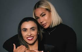 A informação foi publicada pelo produtor regis lins, amigo de amanda. Clcb8pfptk8vom