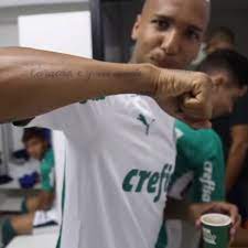 Tatuagem no pulso masculino tatuagem masculina simples tatuagem masculina ideias pequena tatuagem masculina significados tatuagens pequenas e. Deyverson Tatua Musica Da Namorada E Ganha Declaracao Da Cantora Futebol Fera