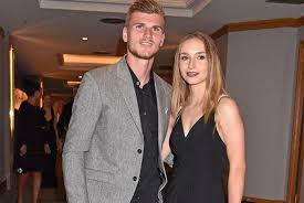 Er genoss einen ausflug zusammen mit seiner freundin julia nagler in den straßen londons und schien sich mit seiner neuen heimat vertraut zu machen. 11 Grk Golf Charity Masters Mit Franziska Van Almsick Jan Josef Liefers